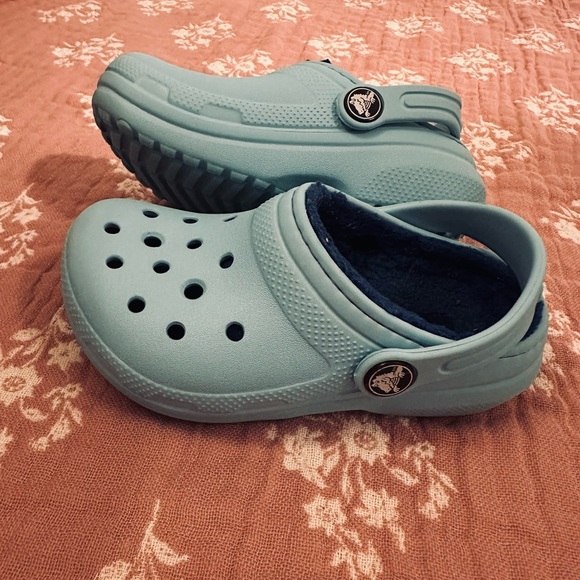 Fur lined Blue Crocs - Picture 2 of 6